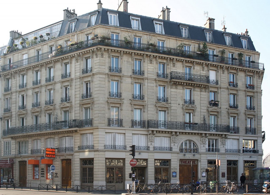 Fasaden till Theâtre des Bouffe du Nord