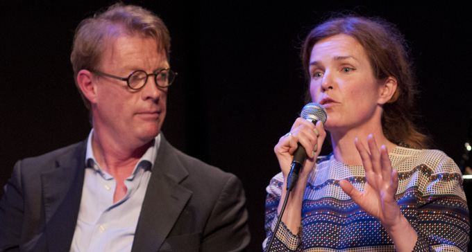 Benny Marcel, Kulturrådet, och Rebecka Törnqvist, artist i samtal på konferensen. Foto: Eric Hammarström